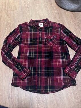 Levi's Men's Red and Black Flannel Plaid Button-Down Shirt